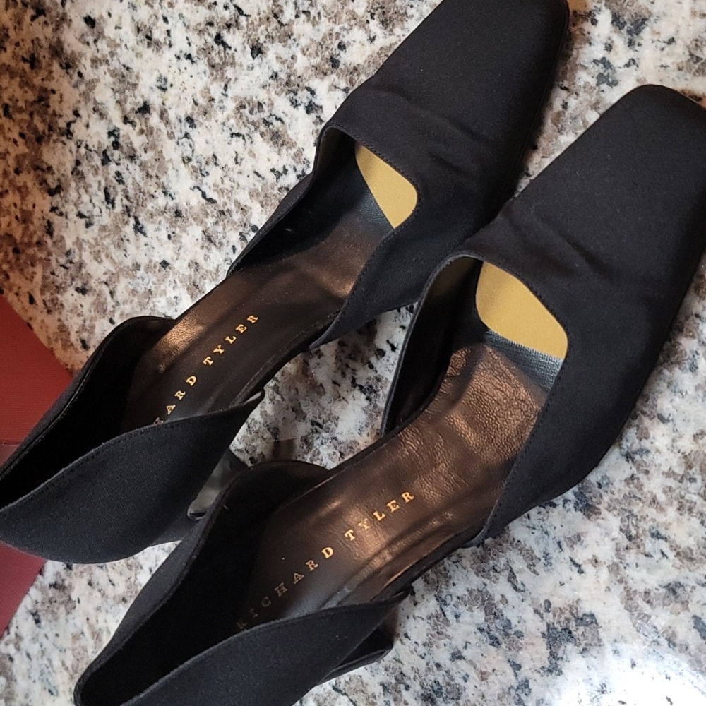 Richard Tyler Heels